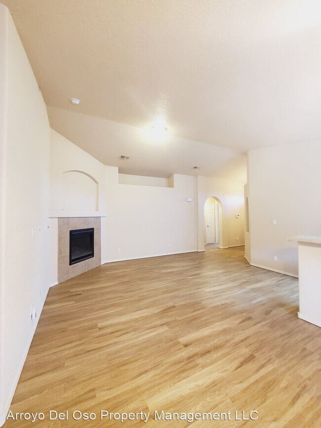 Building Photo - 3 br, 2 bath House - 801 Purple Aster Ave SW
