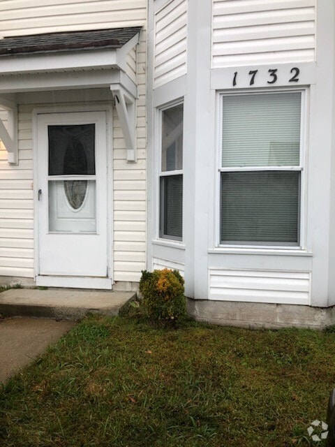 Building Photo - 1732 Purchase Arch