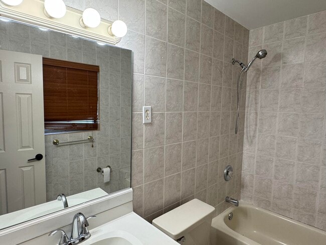 Foto del edificio - 300 NE 31st St