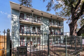 Building Photo - 1621 Governor Nicholls St