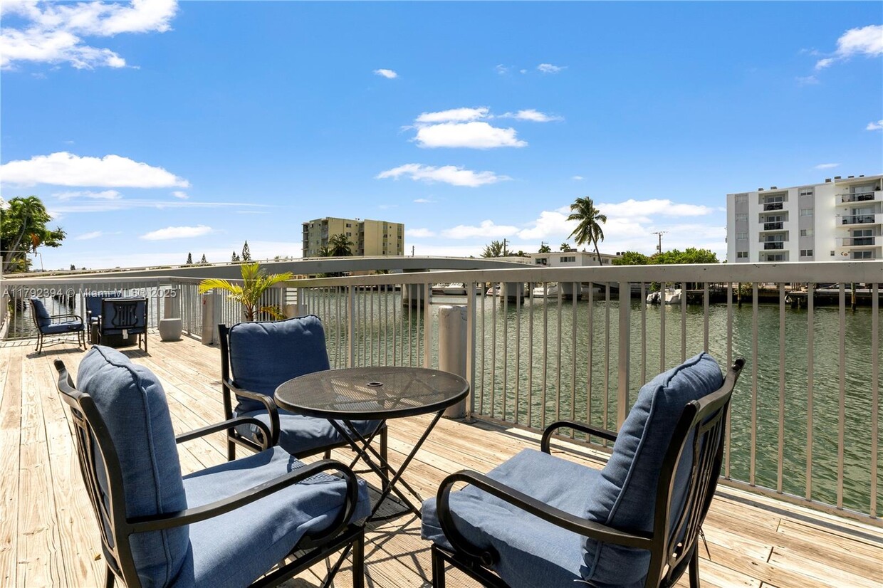 Foto principal - 8080 Tatum Waterway Dr