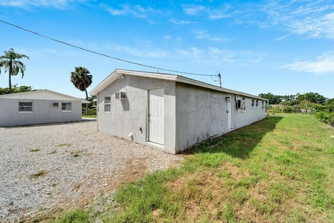 Foto del edificio - 8820 Rocky Creek Dr