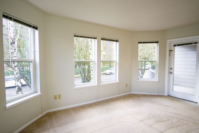 Foto del edificio - Lair Hill: Great 2 Bed 2 Bath with DW, W/D...