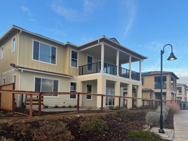 Lakeside living - 2268 Solace Vis