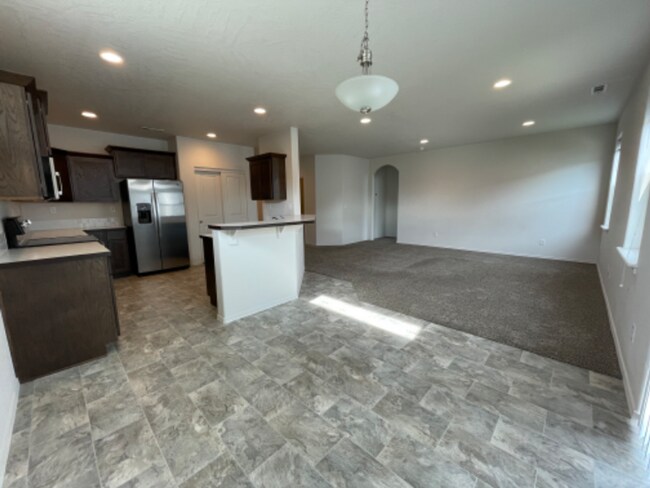 Building Photo - Charming 3 Bed/2 Bath Single Family Home i...