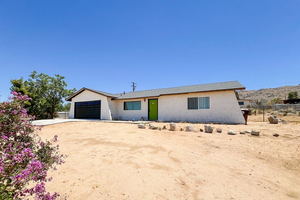 Primary Photo - Joshua Tree Home with Desert Views