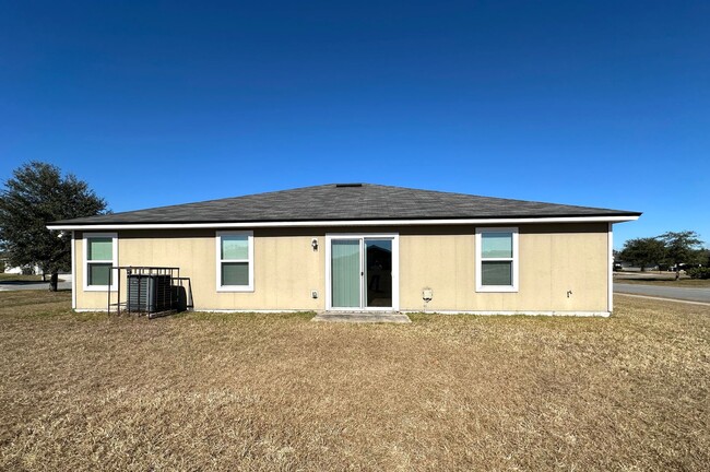 Building Photo - 4 Bedroom 2 Bath for rent in Trout River B...