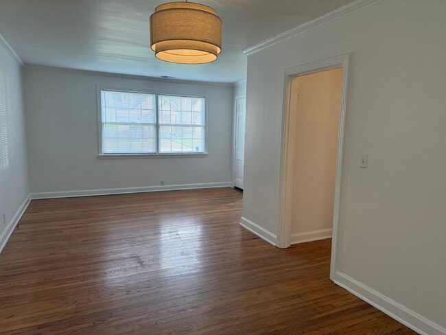 Living room - 5532 Knob Rd