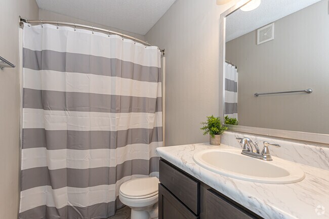 2BR, 2BA - 980SF - Crystal Lake