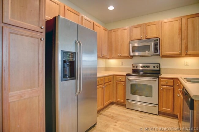 Building Photo - 1020 E Longport Cir