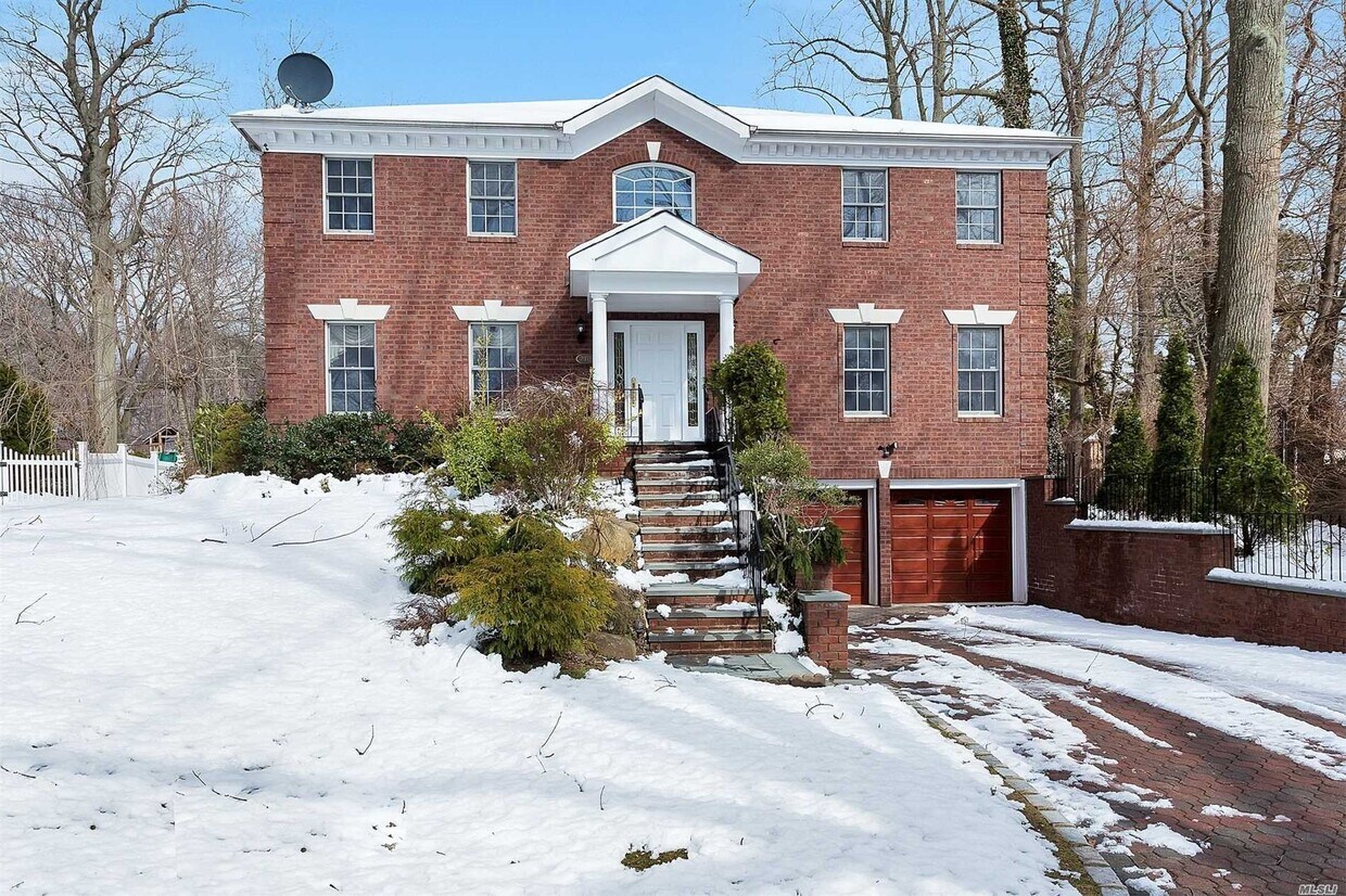 Primary Photo - 210 Aldershot Ln