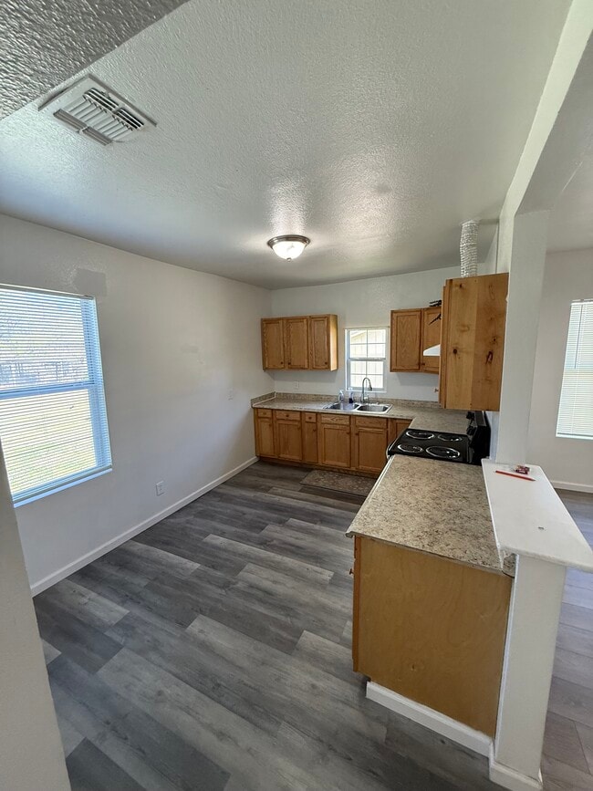 Building Photo - 208 Fesmire Ave