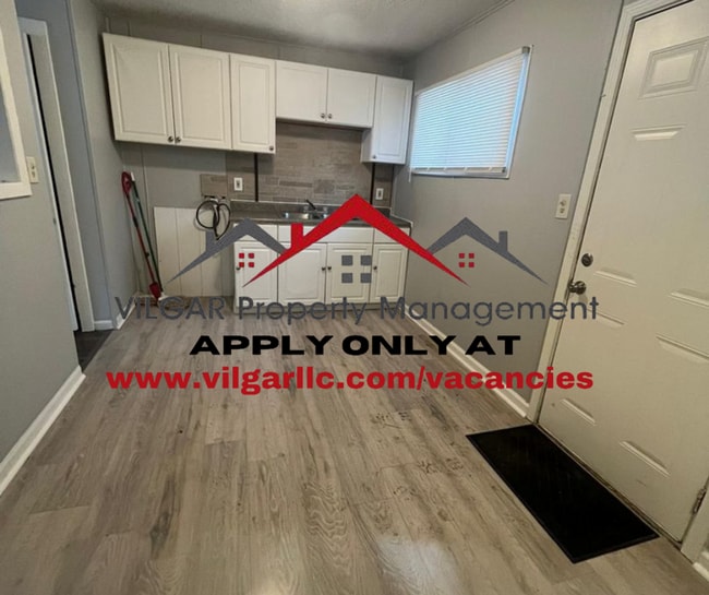 Building Photo - 3 bed, 1 bath, slab home in Gary, IN