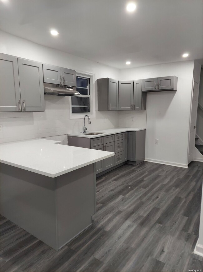 Foto del edificio - 169-12 107th Ave