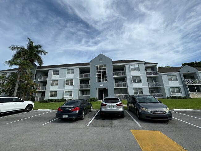 Foto del edificio - 8660 SW 212th St