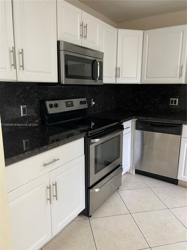 Foto del edificio - 422 Lakeview Dr