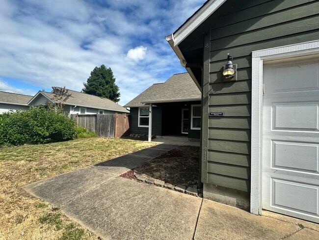 Building Photo - new carpet installed, 600sqft bonus room with large RV/Boat parking space
