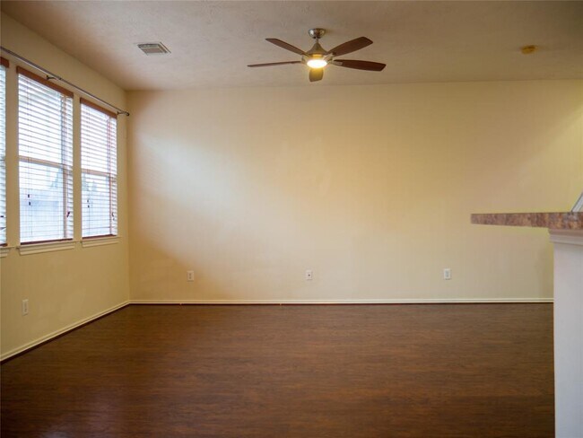 Building Photo - 47 Wickerdale Pl