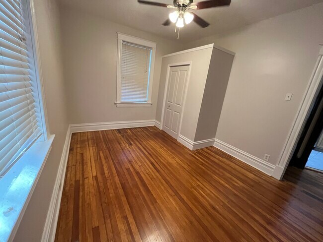 Foto del edificio - 2203 McCausland Ave