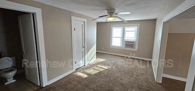 Building Photo - 112 N Sampson Ave