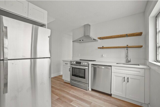 Building Photo - 422 Kanuga Dr