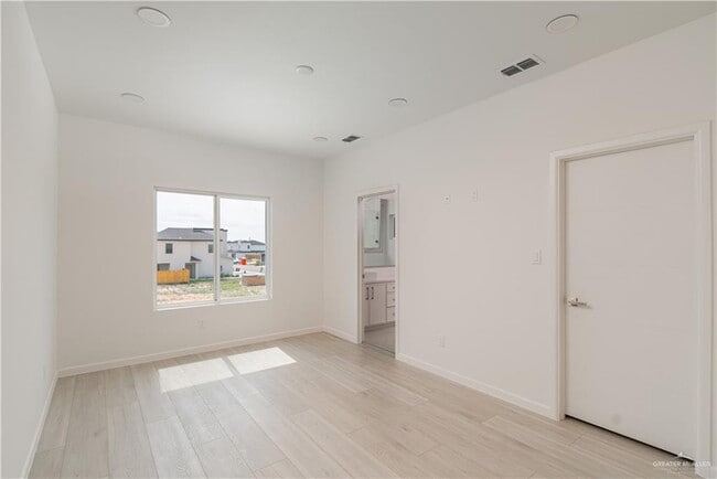 Building Photo - 2711 Harmony St