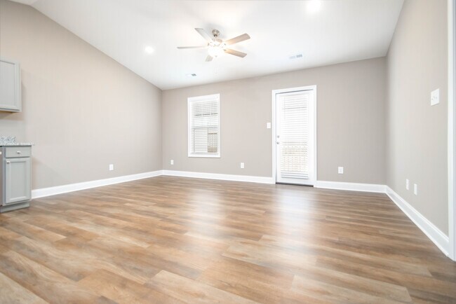 Foto del edificio - 7316 Woodpecker Wy