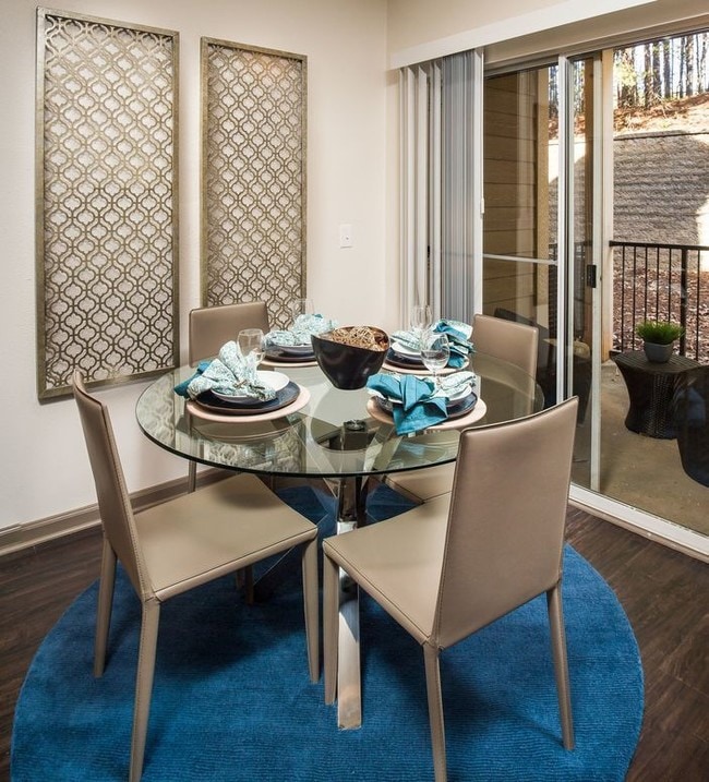 Cortland Seventy Seven Apartments in Charlotte, NC