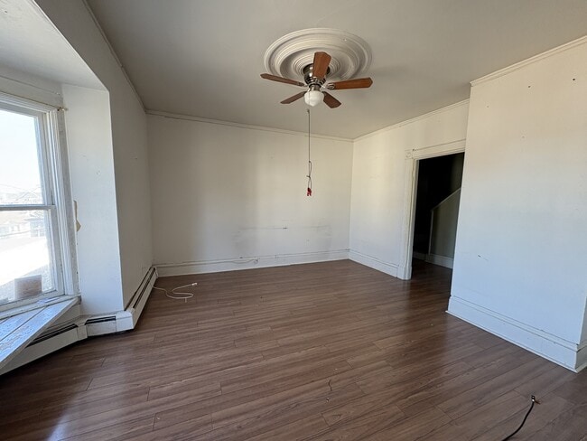 Building Photo - 184 Duke St W