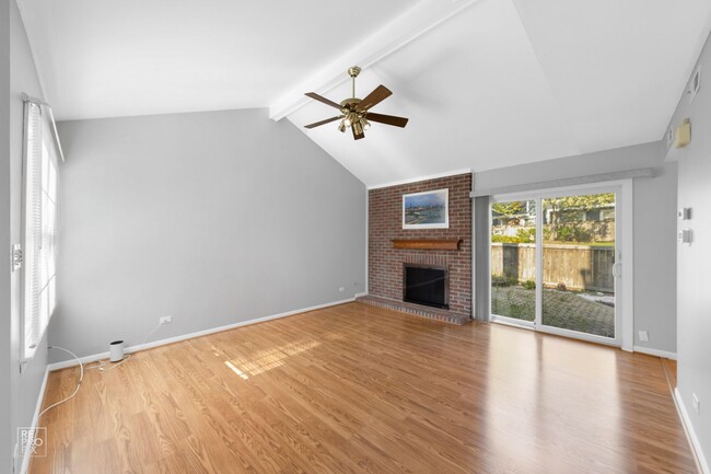 Building Photo - Schaumburg Two Story Townhome