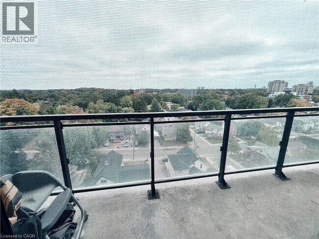 Photo du bâtiment - 128 King St N