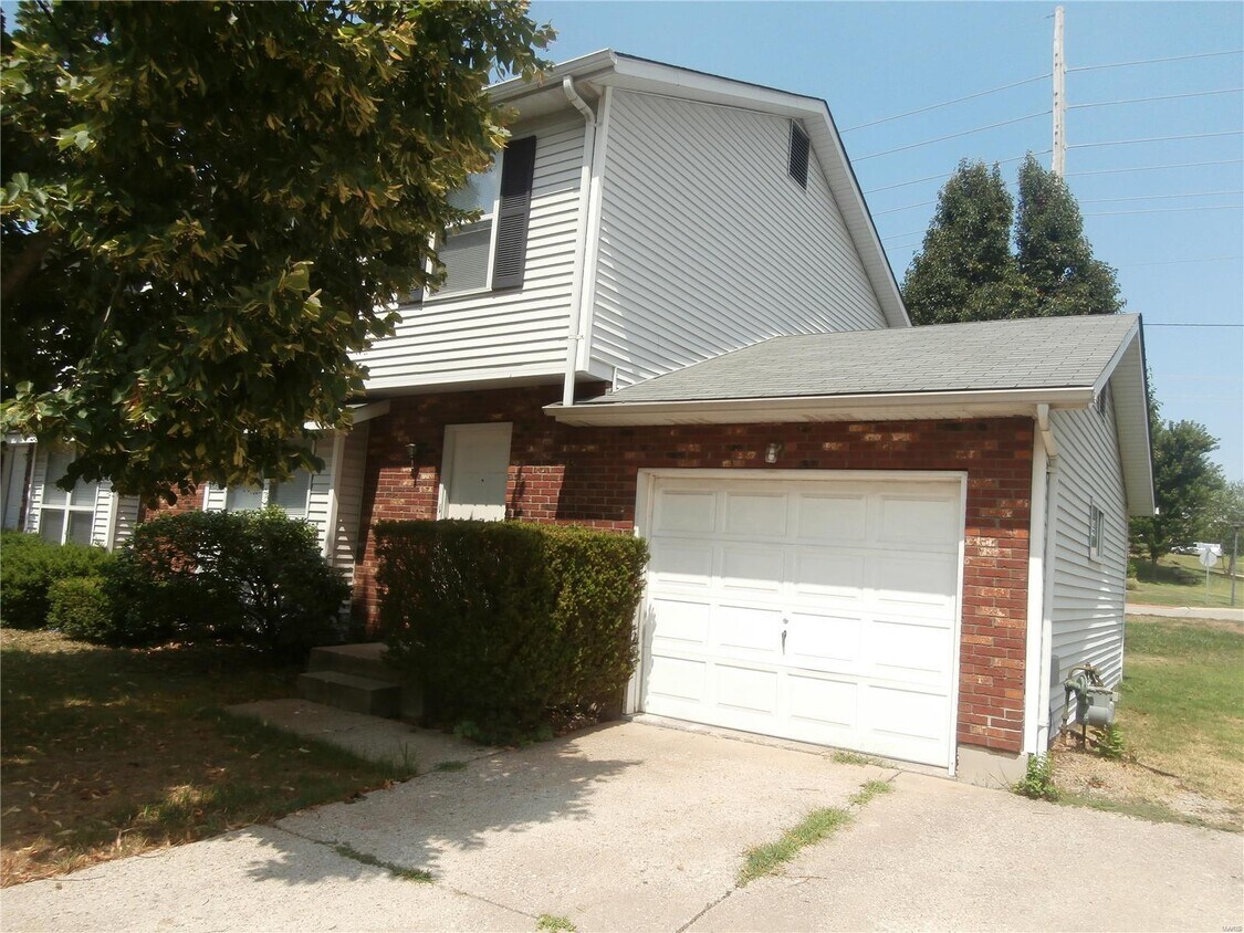 Primary Photo - 305 Spencer Pl