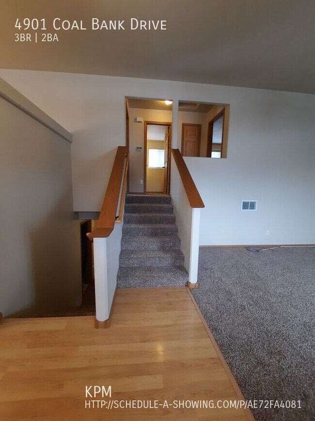 Building Photo - 3 BEDROOM | 2 BATH | TRI-LEVEL | NORTH