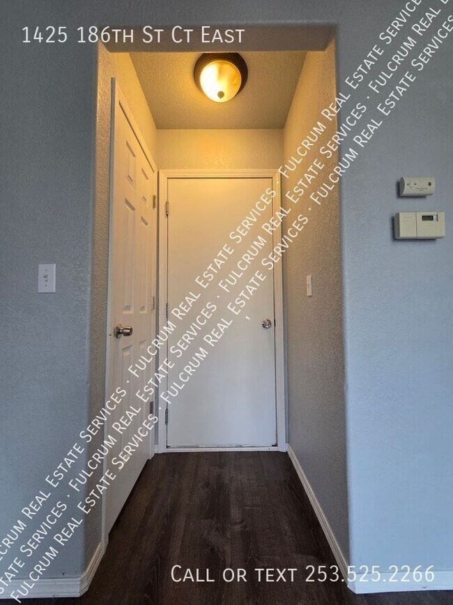 Foto del edificio - 1425 186th St Ct E