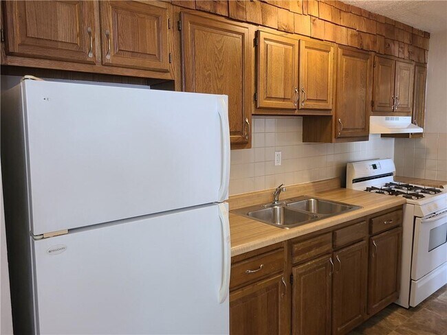 Foto del edificio - 5838 Rosslyn Ave