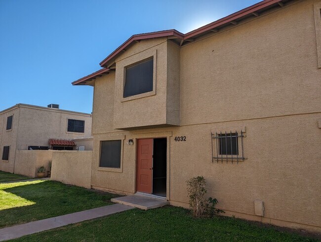 Building Photo - 4032 W Reade Ave
