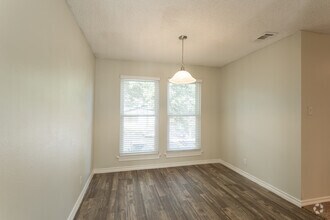 2 BR, 2 BA 1120 SF - Oakhampton Place