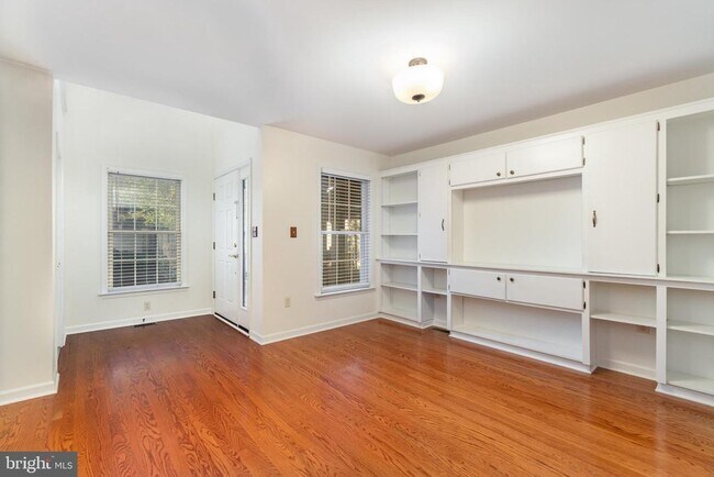 Foto del edificio - 5035 Mendenhall Dr.