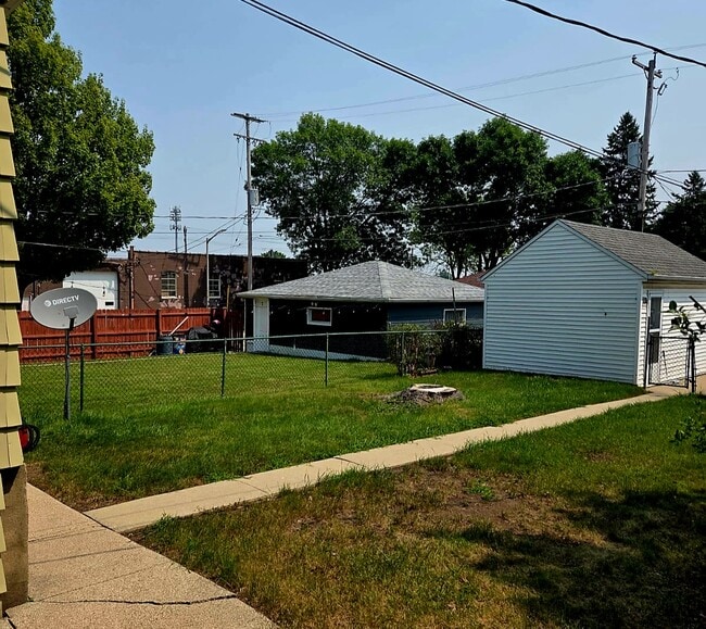 Building Photo - 2206 S 56th St