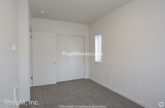 Interior Photo - The Hollywood 8
