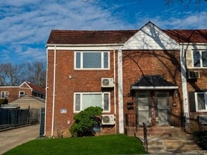 Building Photo - 75-31 198th St