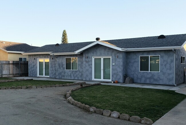 Building Photo - 5013 2 bed 2 bath