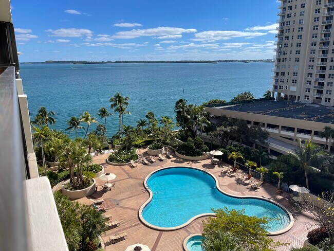 Foto del edificio - 520 Brickell Key Dr