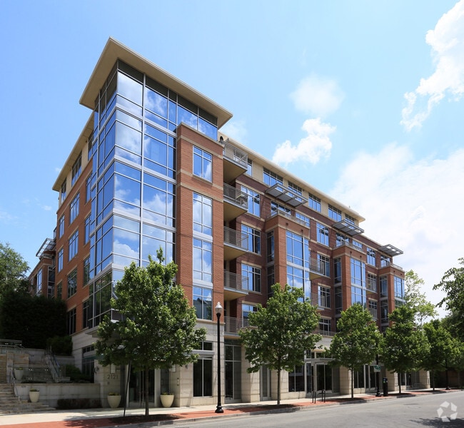 Apartments near Virginia Hospital Center in Arlington, VA