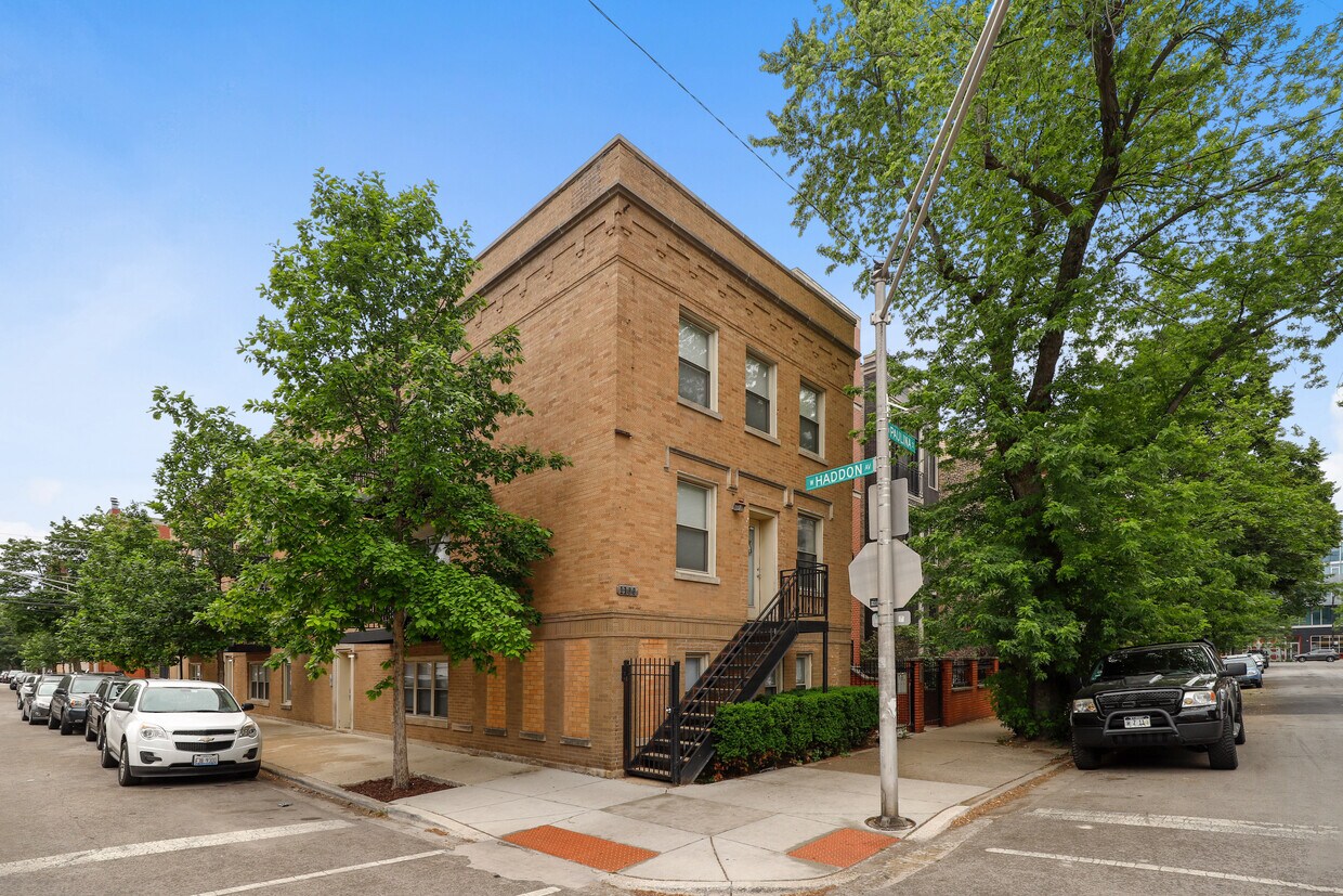 Primary Photo - 1100 N Paulina St