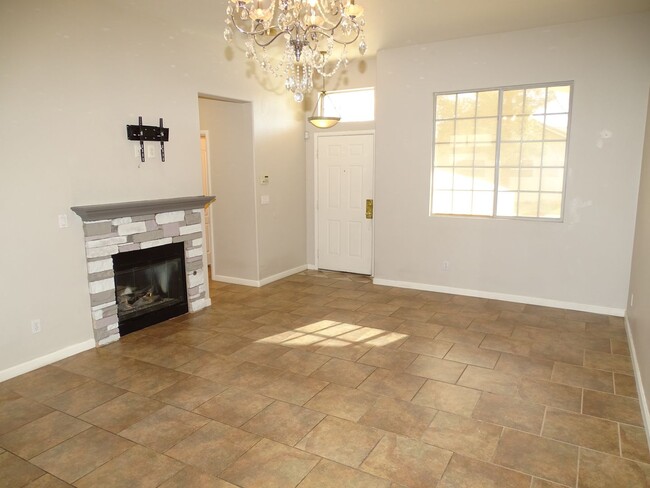 Building Photo - Beautiful One Story 2 Bedroom Townhome Wit...
