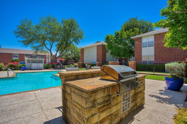 Foto del edificio - Crestbrook Apartments
