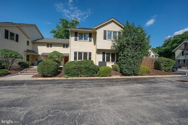 Photo - 116 Montrose Avenue Unit H Townhome