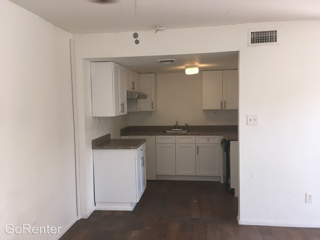 Building Photo - 2 br, 1 bath House - 2662 N 43rd ave #16B