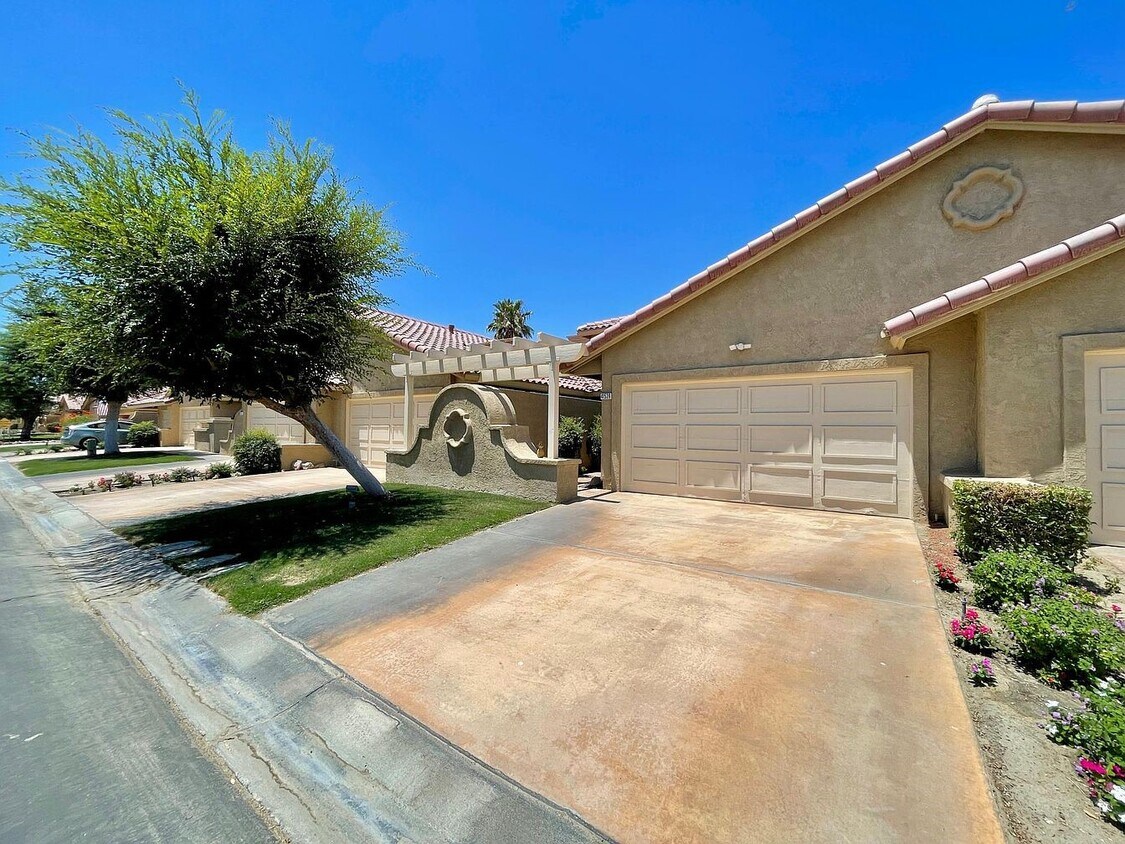 Primary Photo - 41539 Woodhaven Dr W